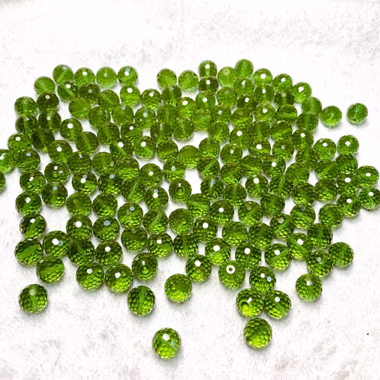 Perline con foro che cambia colore. Pietra preziosa sintetica Zultanite per montature di gioielli